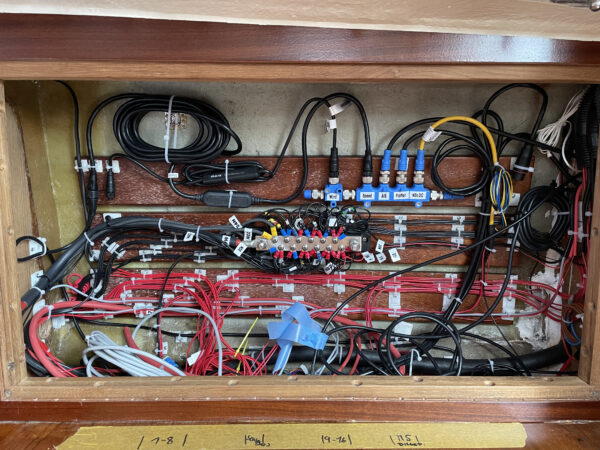 Captain Gugg bei der Arbeit mit Strom :)