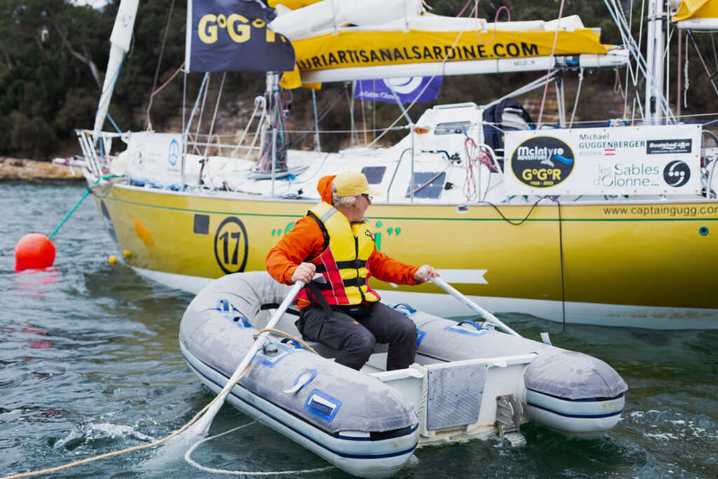 Dreh in Tasmanien - Das Filmteam rudert zu Michael und Nuri